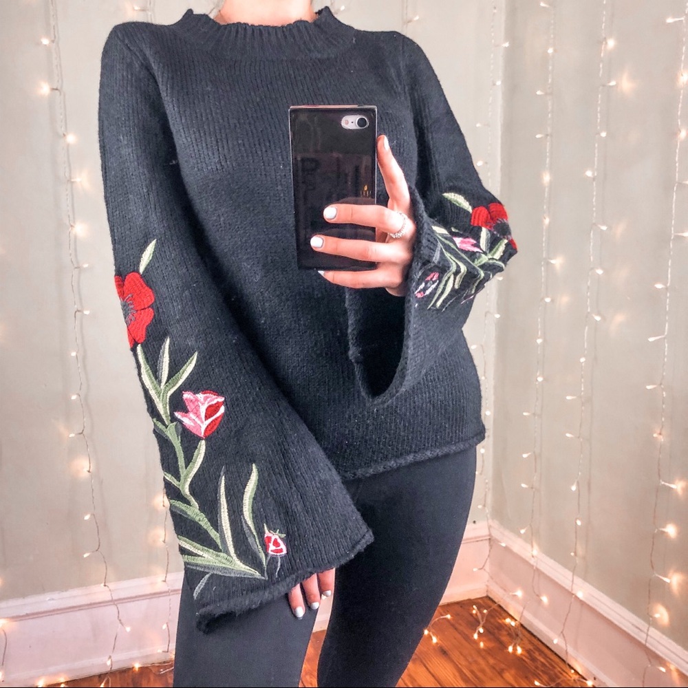 Romeo + Juliet Embroidered Floral Black Sweater